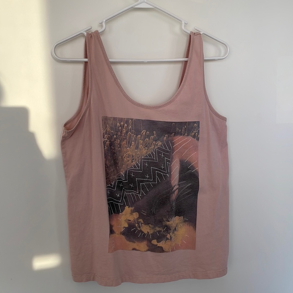 Graphic Insight top